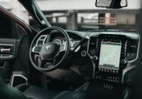 Oklejanie samochodu folią: jak przygotować auto, wybrać materiał i uniknąć uszkodzeń lakieru Oklejanie samochodu folią: jak przygotować auto, wybrać materiał i uniknąć uszkodzeń lakieru